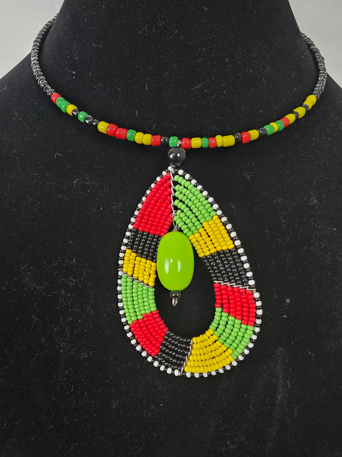 Tri-colored Pendant Chocker