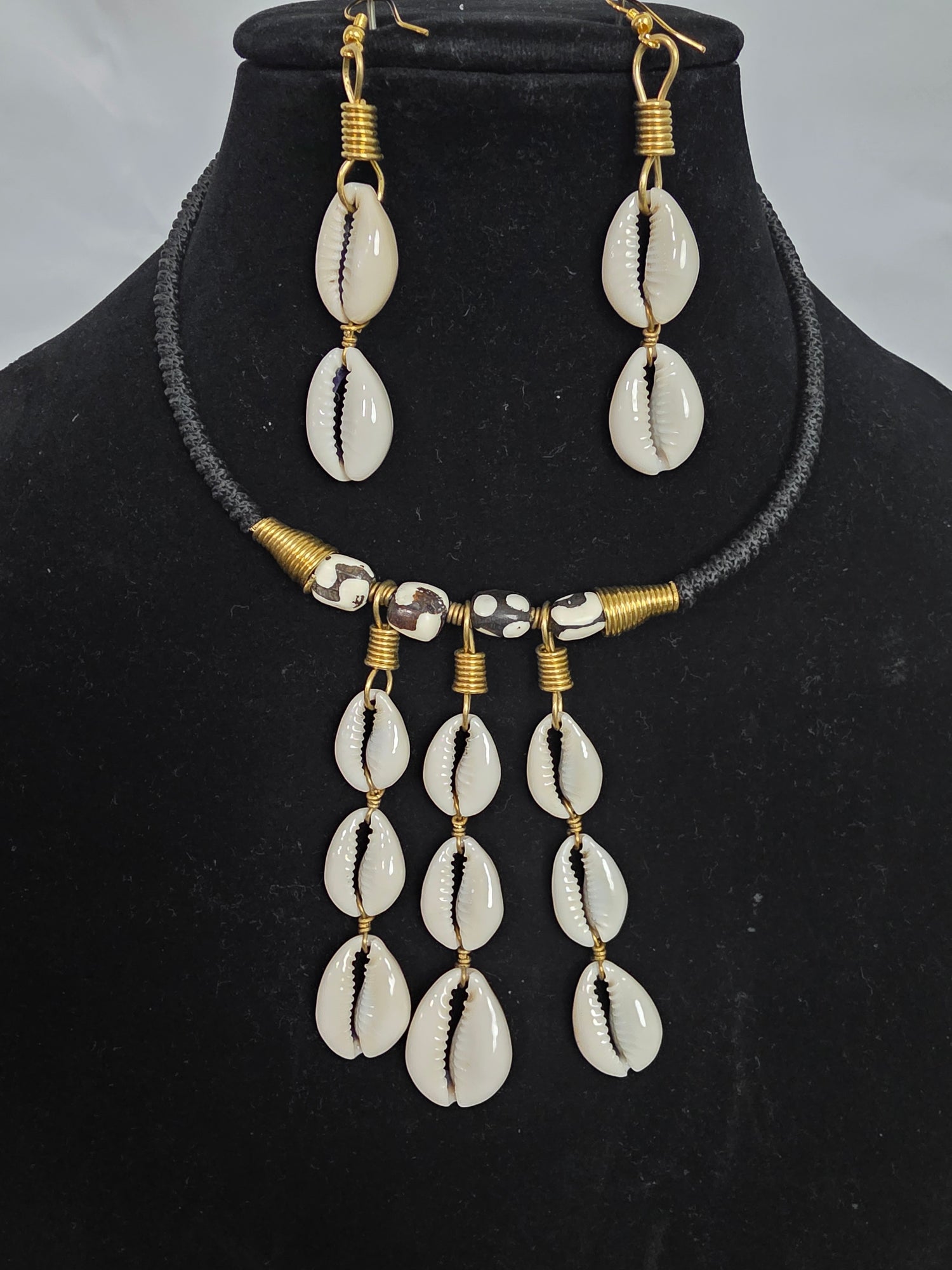 Cowrie Choker Earring Set